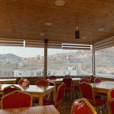 Petra Cabin Inn Hostel&Resturant Вади Муса Экстерьер фото