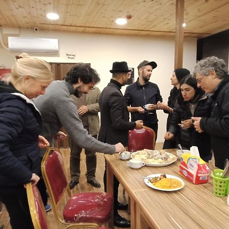 Petra Cabin Inn Hostel&Resturant Вади Муса Экстерьер фото