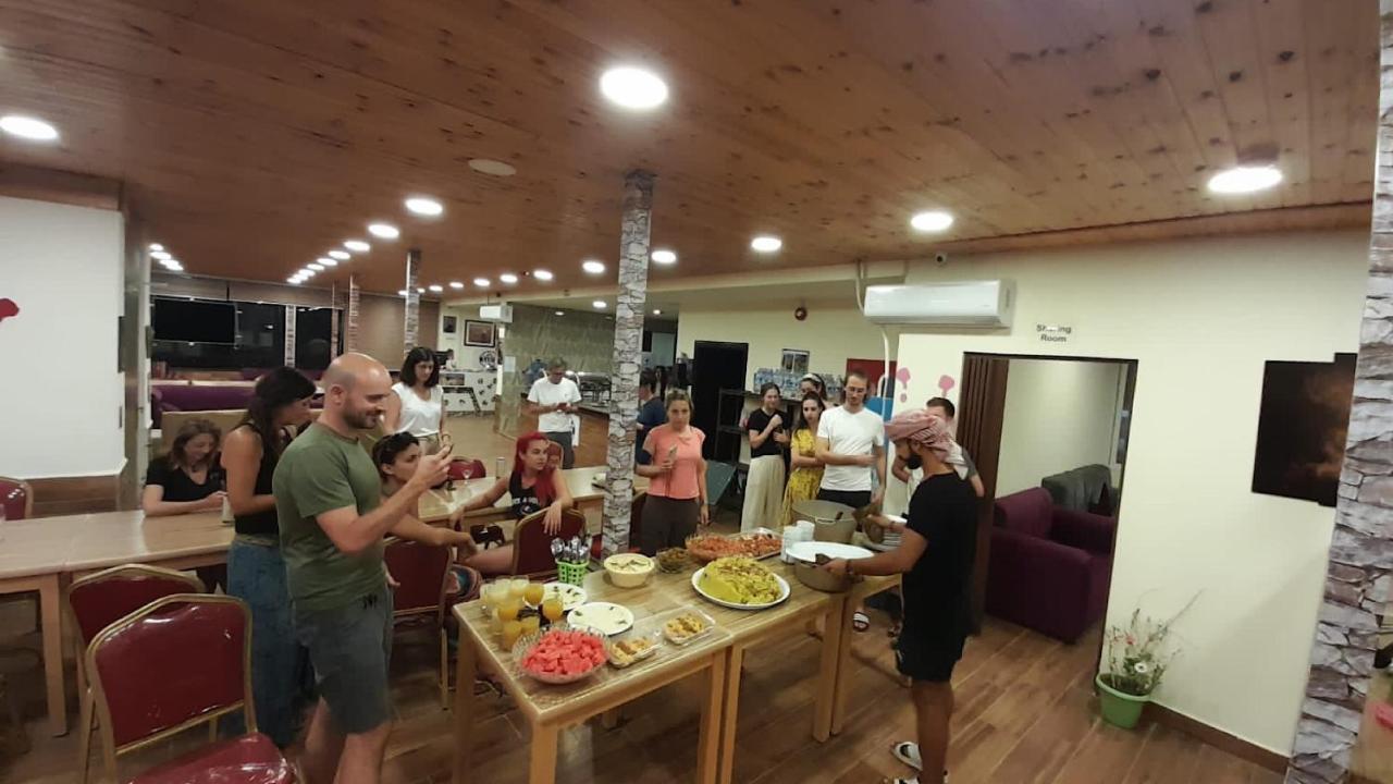 Petra Cabin Inn Hostel&Resturant Вади Муса Экстерьер фото