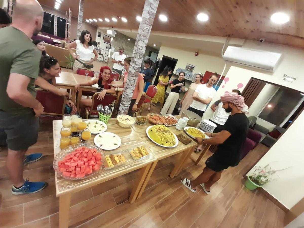 Petra Cabin Inn Hostel&Resturant Вади Муса Экстерьер фото