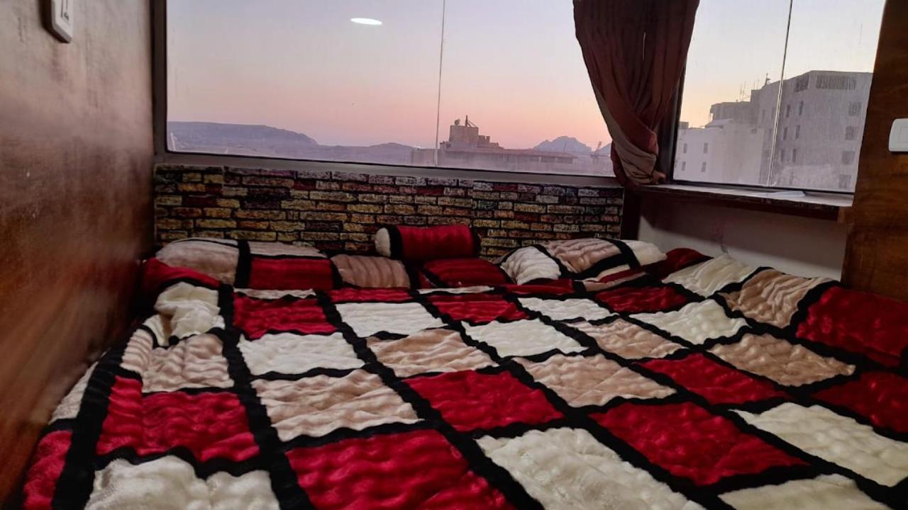 Petra Cabin Inn Hostel&Resturant Вади Муса Экстерьер фото