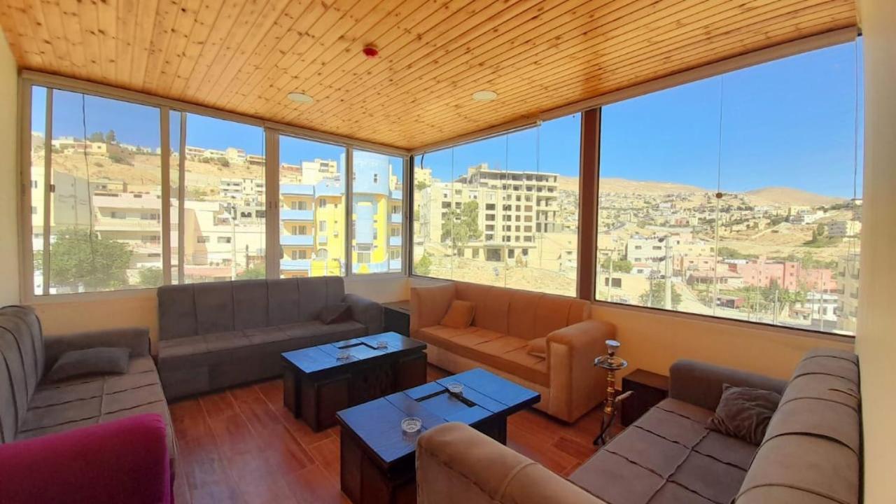 Petra Cabin Inn Hostel&Resturant Вади Муса Экстерьер фото