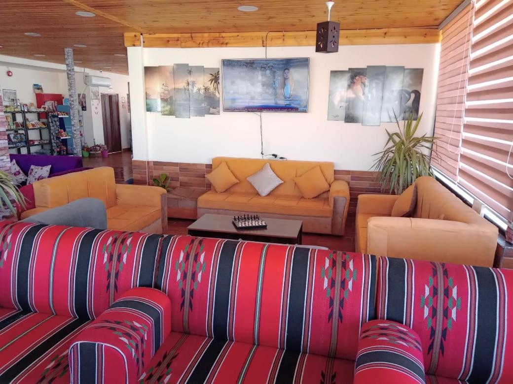 Petra Cabin Inn Hostel&Resturant Вади Муса Экстерьер фото