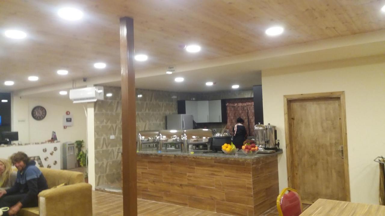Petra Cabin Inn Hostel&Resturant Вади Муса Экстерьер фото